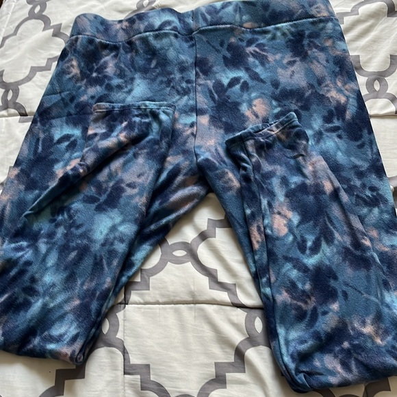 Ladies Long Sleeved Pajama Set - Picture 3 of 12